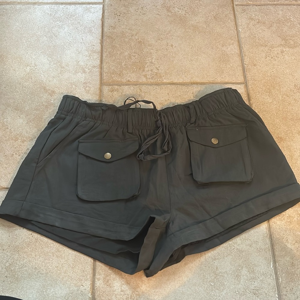 Mustard seed dark gray pull on shorts